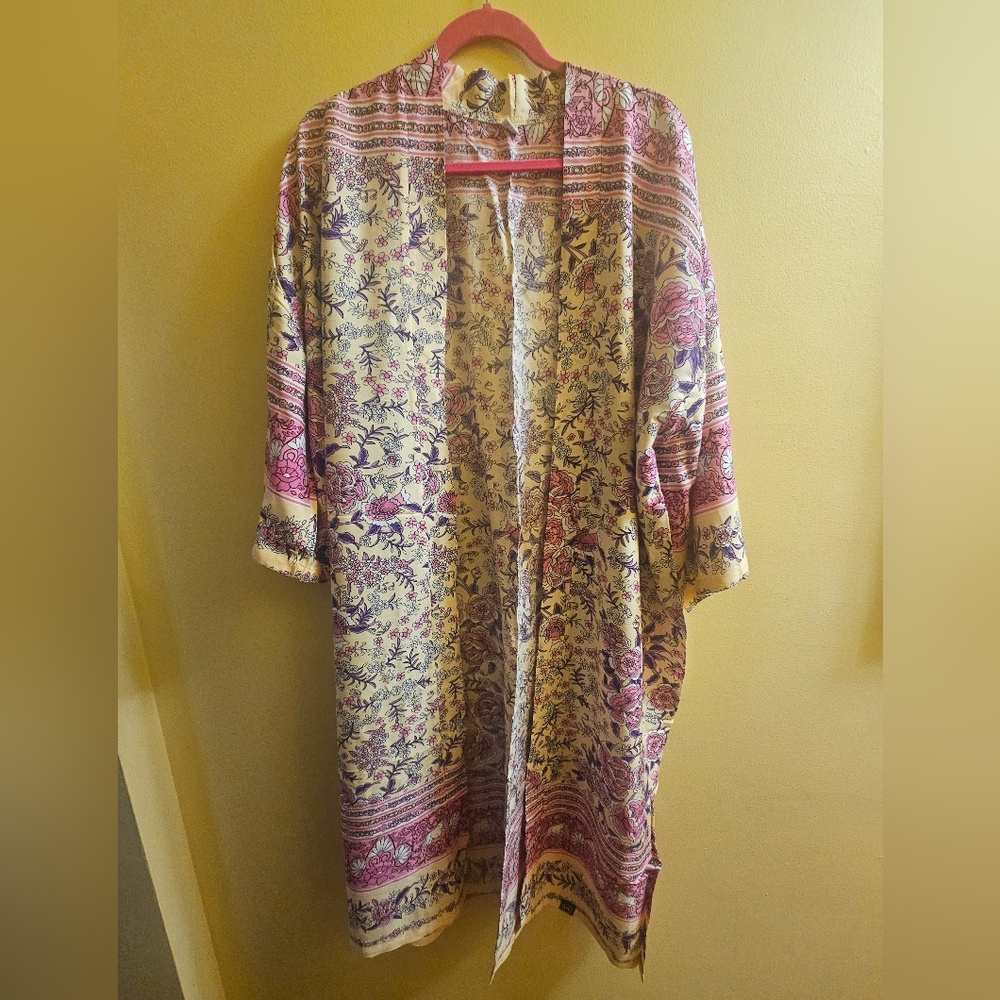 Gorgeous Floral Kimono New Tie Closure One Size Purple Pink